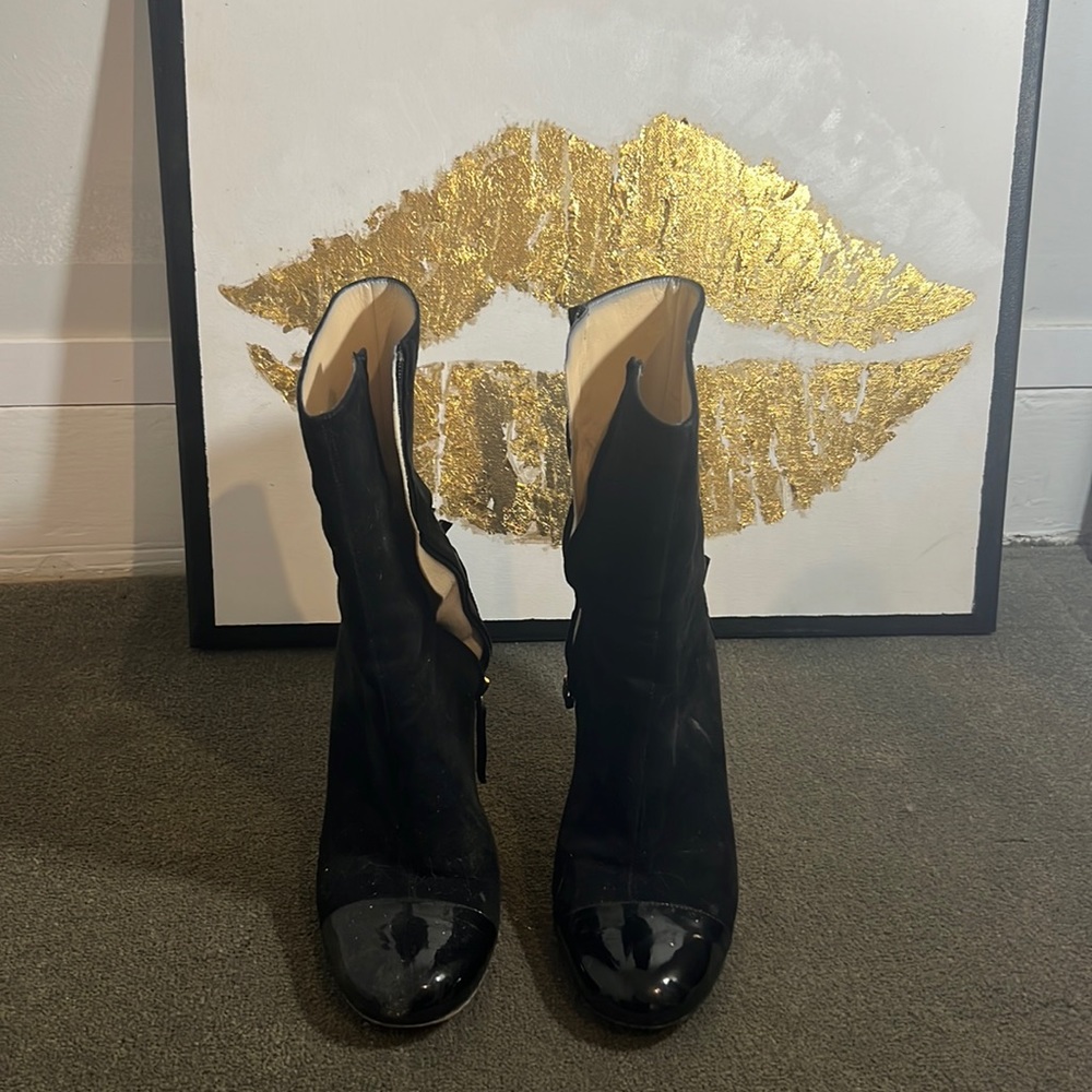 Kate spade suede and leather boots with bow detail on heel